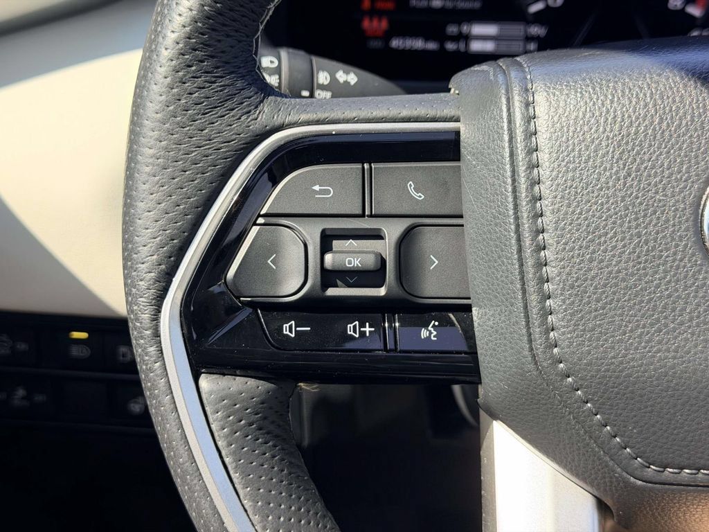 Used 2023 Toyota Tundra Capstone AWD/4WD image 8