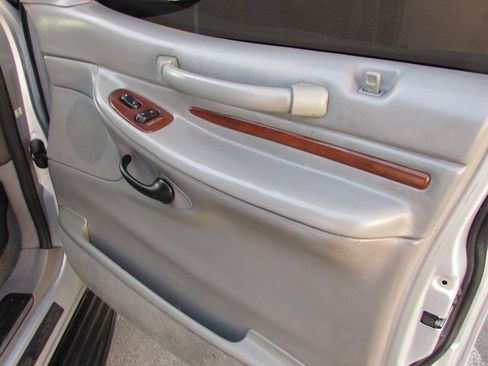 Used 2000 Lincoln Navigator 4WD image 15