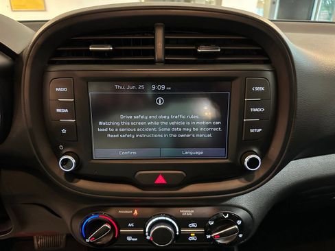 Used 2025 Kia Soul LX w/ LX Technology Package FWD image 20