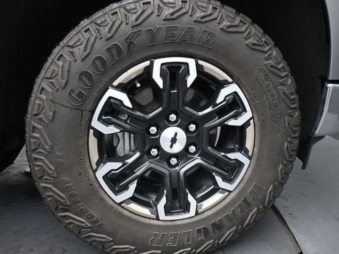 Used 2025 Chevrolet Silverado 1500 LT w/ Protection Package AWD/4WD image 11
