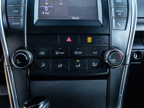 Certified 2017 Toyota Camry LE image 29