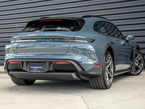 Used 2025 Porsche Taycan 4 Cross Turismo image 11