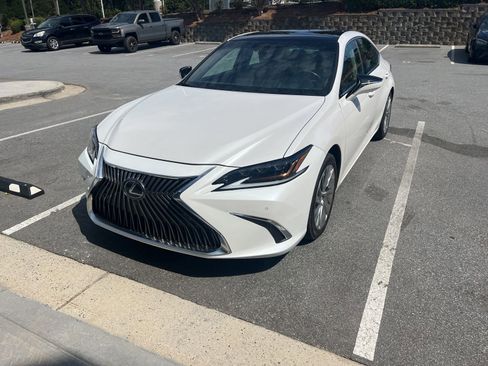 Used 2021 Lexus ES 350 Ultra Luxury w/ Accessory Package 2 FWD image 2