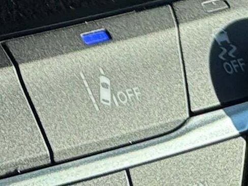 New 2026 Chrysler Voyager LX image 40