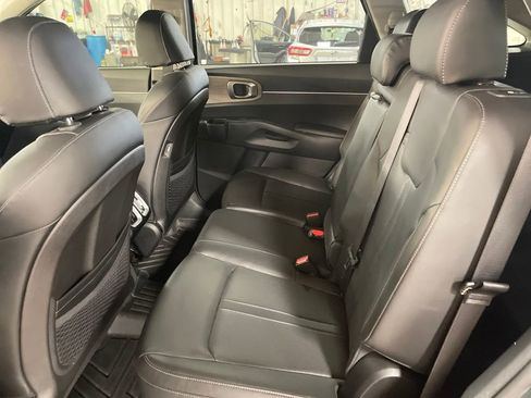 Used 2022 Kia Sorento S image 25