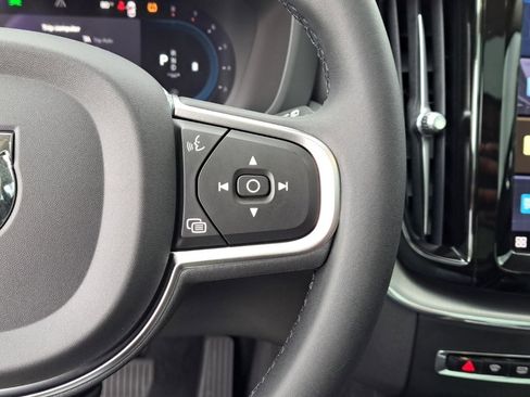 Used 2023 Volvo XC60 B5 Core image 20