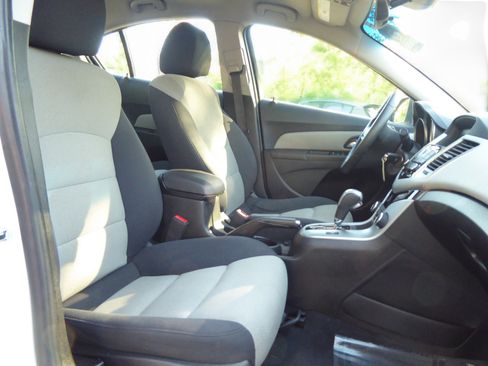 Used 2016 Chevrolet Cruze LS image 15