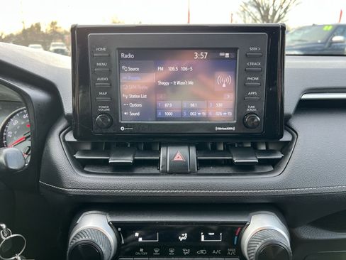 Used 2021 Toyota RAV4 LE image 17