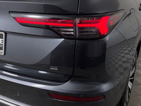 Used 2025 Mitsubishi Outlander SE FWD image 14