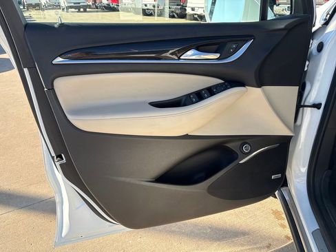 Used 2020 Buick Enclave Essence w/ Sound and Sites Package image 18