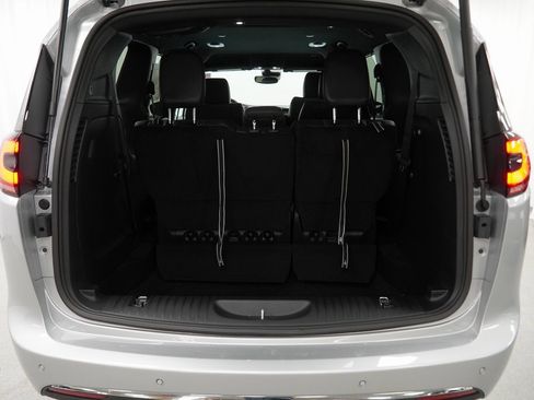 New 2026 Chrysler Pacifica Select image 29