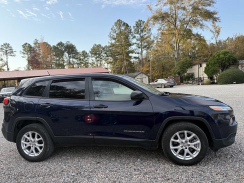 Used 2014 Jeep Cherokee Sport image 3