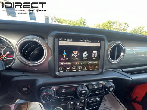 Used 2018 Jeep Wrangler Unlimited Sahara AWD/4WD image 23