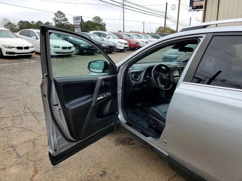 Used 2016 Toyota RAV4 SE image 15