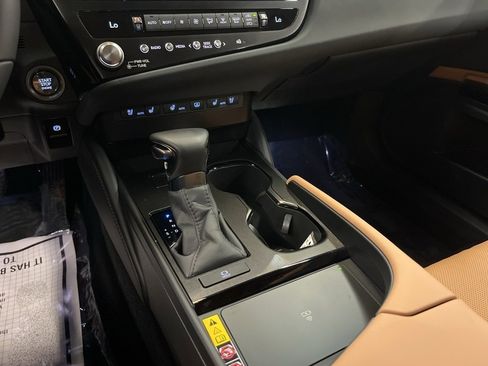 Used 2024 Lexus ES 350 Ultra Luxury w/ Accessory Package (Z2) image 23
