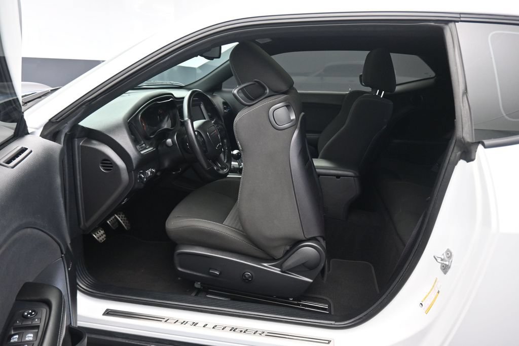 Used 2019 Dodge Challenger R/T Scat Pack w/ Shaker Package RWD image 31