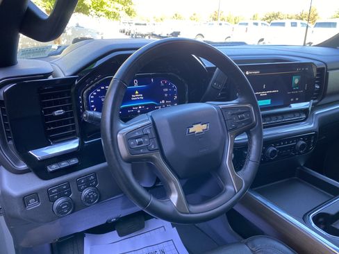 Used 2024 Chevrolet Silverado 2500 High Country w/ High Country Premium Package image 17