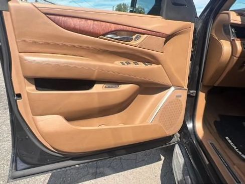 Used 2016 Cadillac Escalade Platinum AWD/4WD image 21