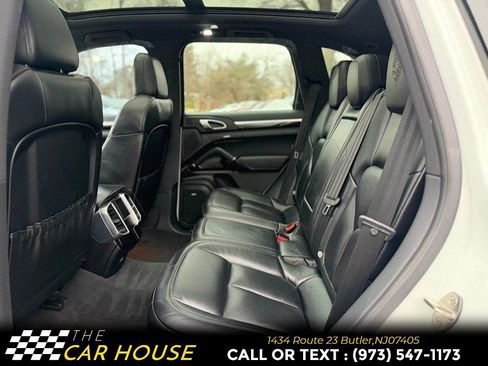 Used 2018 Porsche Cayenne S Platinum image 32