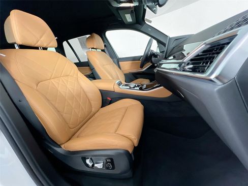 Used 2025 BMW X5 xDrive40i w/ M Sport Package image 26