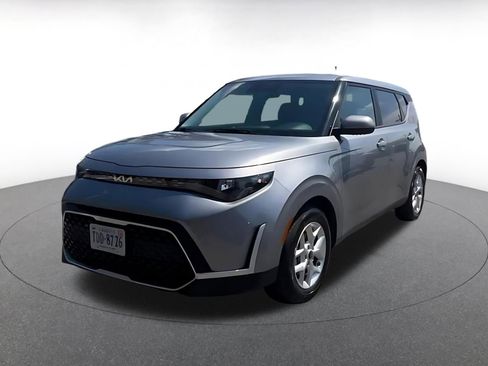 Used 2025 Kia Soul LX w/ LX Technology Package FWD image 7