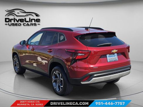 Used 2025 Chevrolet Trax LT w/ Driver Confidence Package FWD image 8