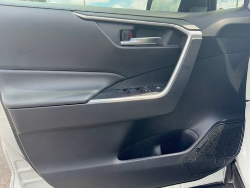 Used 2019 Toyota RAV4 XLE FWD image 12