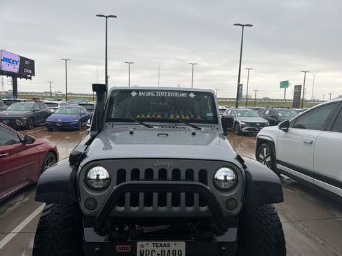 Used 2015 Jeep Wrangler Unlimited Rubicon w/ Connectivity Group image 2