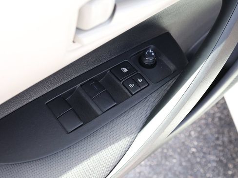 Used 2025 Toyota Corolla LE FWD image 11