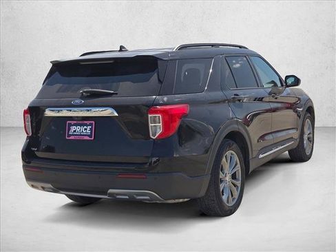 Used 2023 Ford Explorer XLT w/ Equipment Group 202A RWD image 5