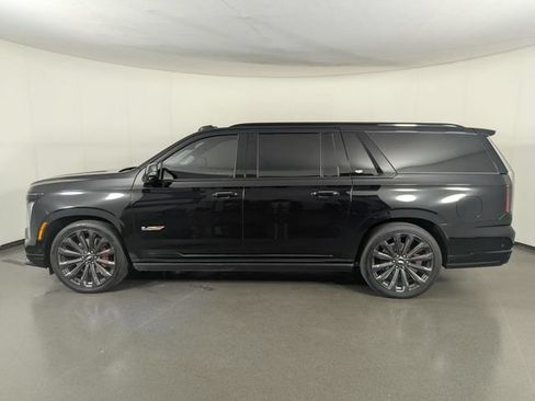 Used 2025 Cadillac Escalade ESV V AWD/4WD image 5