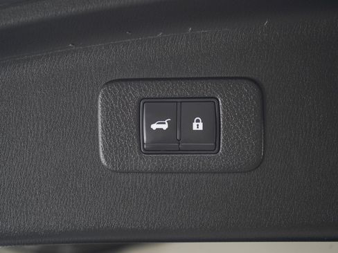 Used 2021 Nissan Armada SL w/ Captain's Chairs Package AWD/4WD image 18
