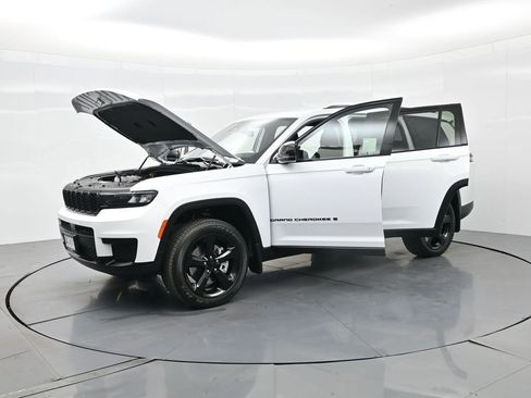 New 2025 Jeep Grand Cherokee L Altitude image 34