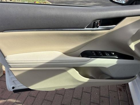 Used 2019 Toyota Camry XLE image 27