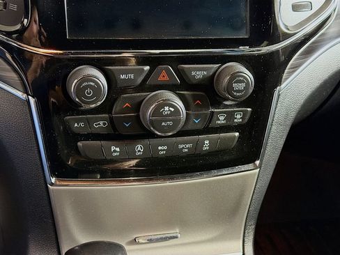 Used 2020 Jeep Grand Cherokee Limited w/ Luxury Group II AWD/4WD image 17