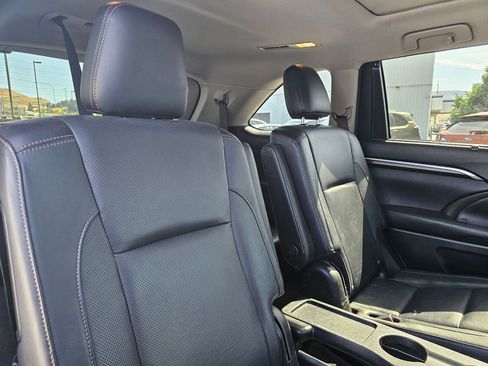 Used 2016 Toyota Highlander Limited Platinum AWD/4WD image 13