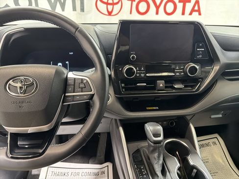 Used 2025 Toyota Highlander XSE AWD/4WD image 28