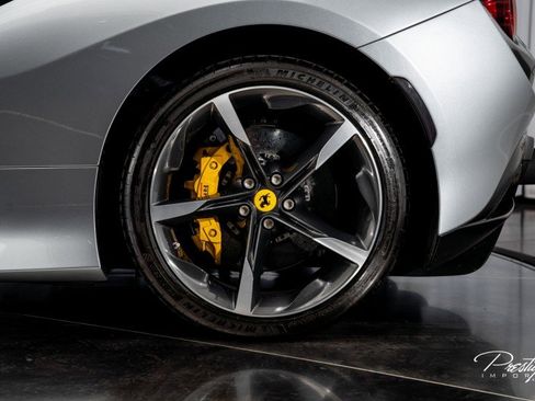 Used 2022 Ferrari F8 Tributo image 12
