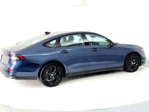 Used 2025 Honda Accord SE image 6