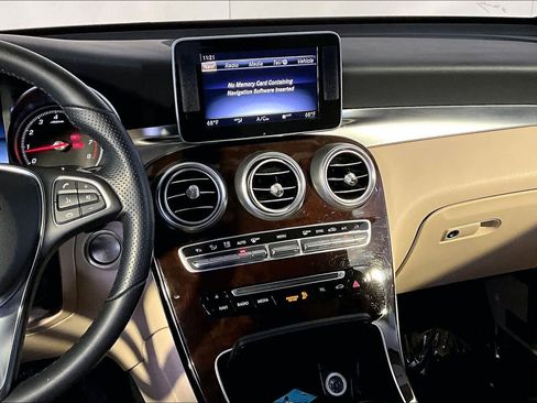 Used 2018 Mercedes-Benz GLC 300 4MATIC image 7