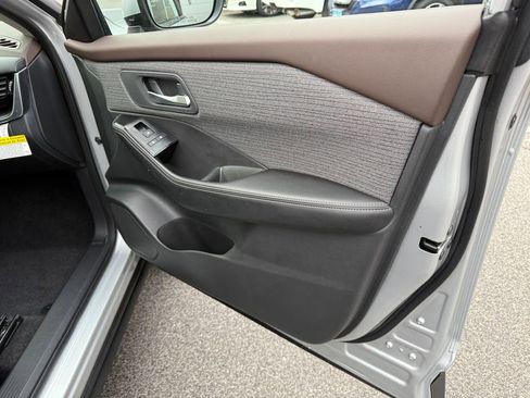 Used 2023 Nissan Rogue SV image 29