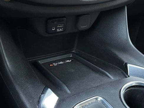 Used 2023 Chevrolet Traverse Premier FWD image 20