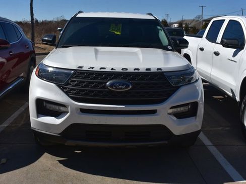 Used 2024 Ford Explorer XLT w/ Equipment Group 202A image 2