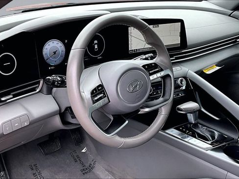 Used 2023 Hyundai Elantra SEL w/ Convenience Package FWD image 11