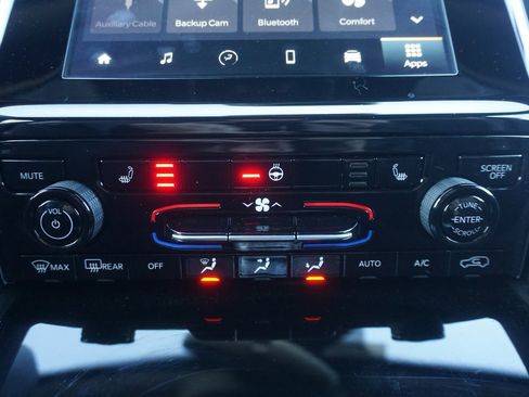 Used 2024 Jeep Grand Cherokee Altitude image 15