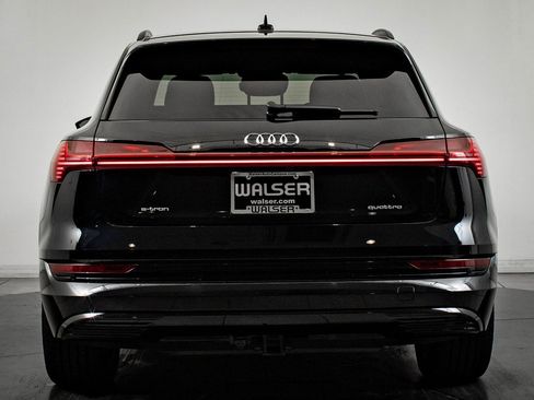 Used 2022 Audi e-tron Premium w/ Convenience Plus Package image 7