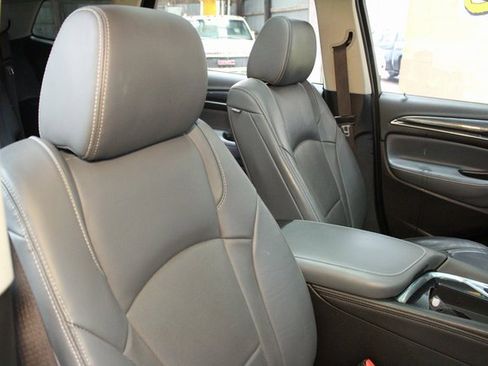 Used 2019 Buick Enclave Essence image 11