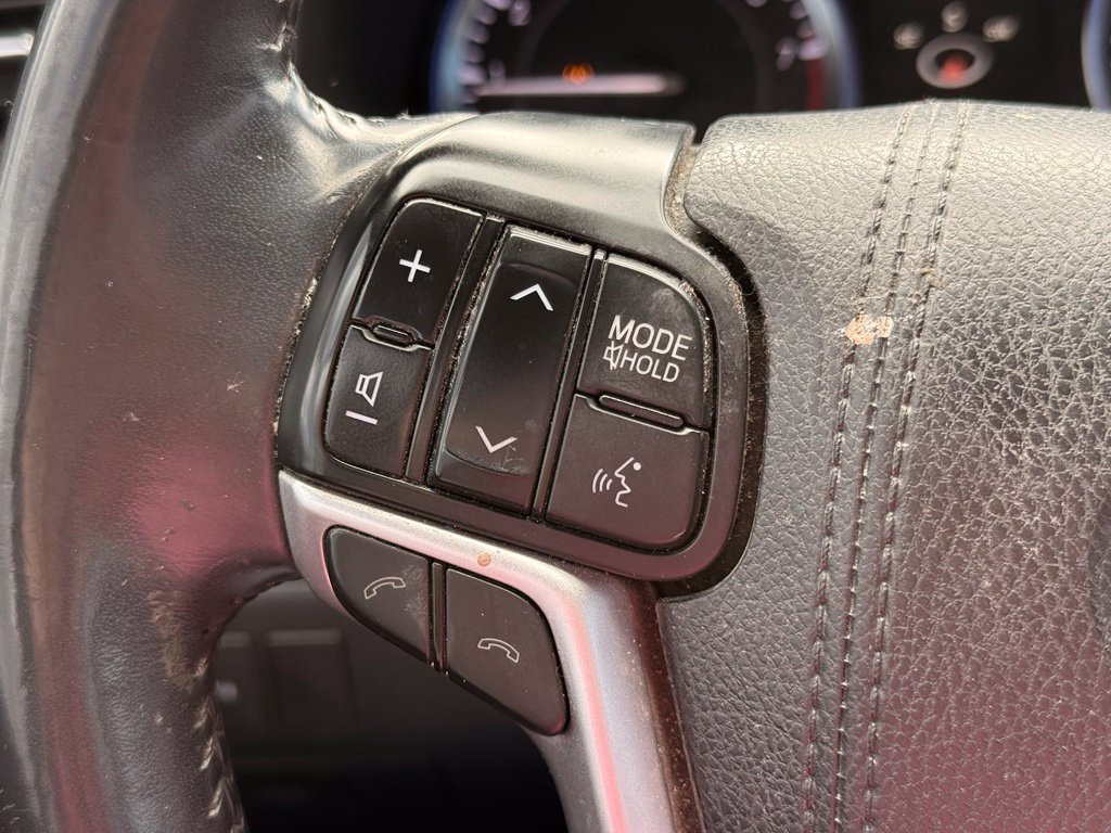 Used 2017 Toyota Highlander Limited AWD/4WD image 16