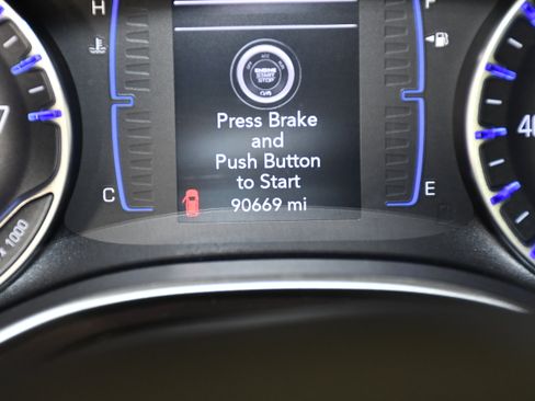 Used 2019 Chrysler Pacifica Touring-L FWD image 9