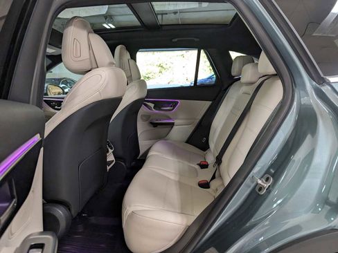 Used 2025 Mercedes-Benz GLC 300 4MATIC image 16